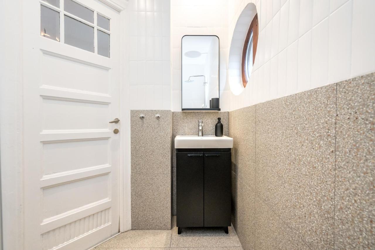 Cismigiu Serenity: 1Br Flat With Scenic Balcony Bucareste Exterior foto