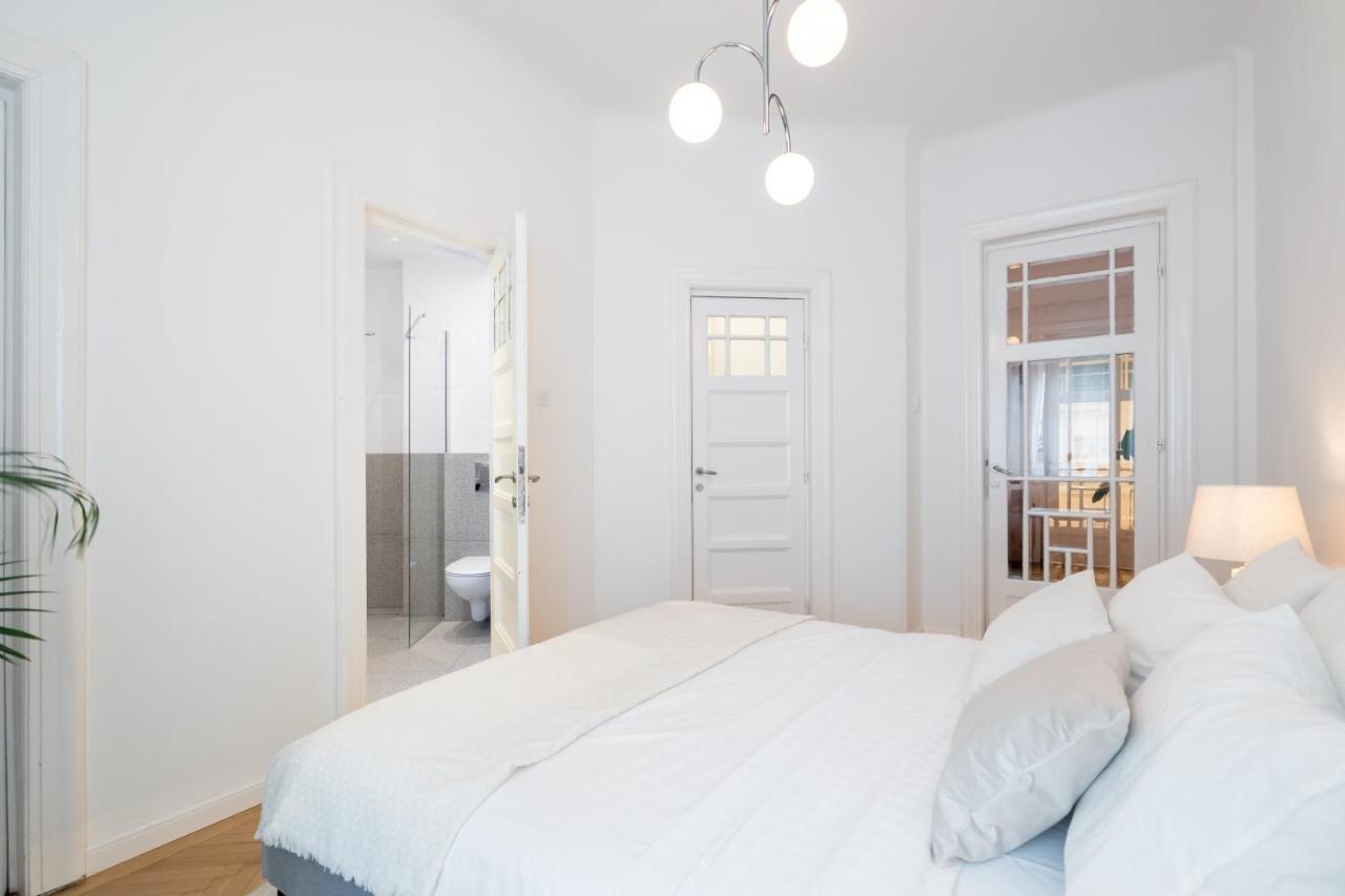 Cismigiu Serenity: 1Br Flat With Scenic Balcony Bucareste Exterior foto